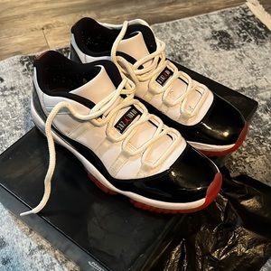 Jordan 11 low chicagos, scuffed on the white soul in front, comes with og box
